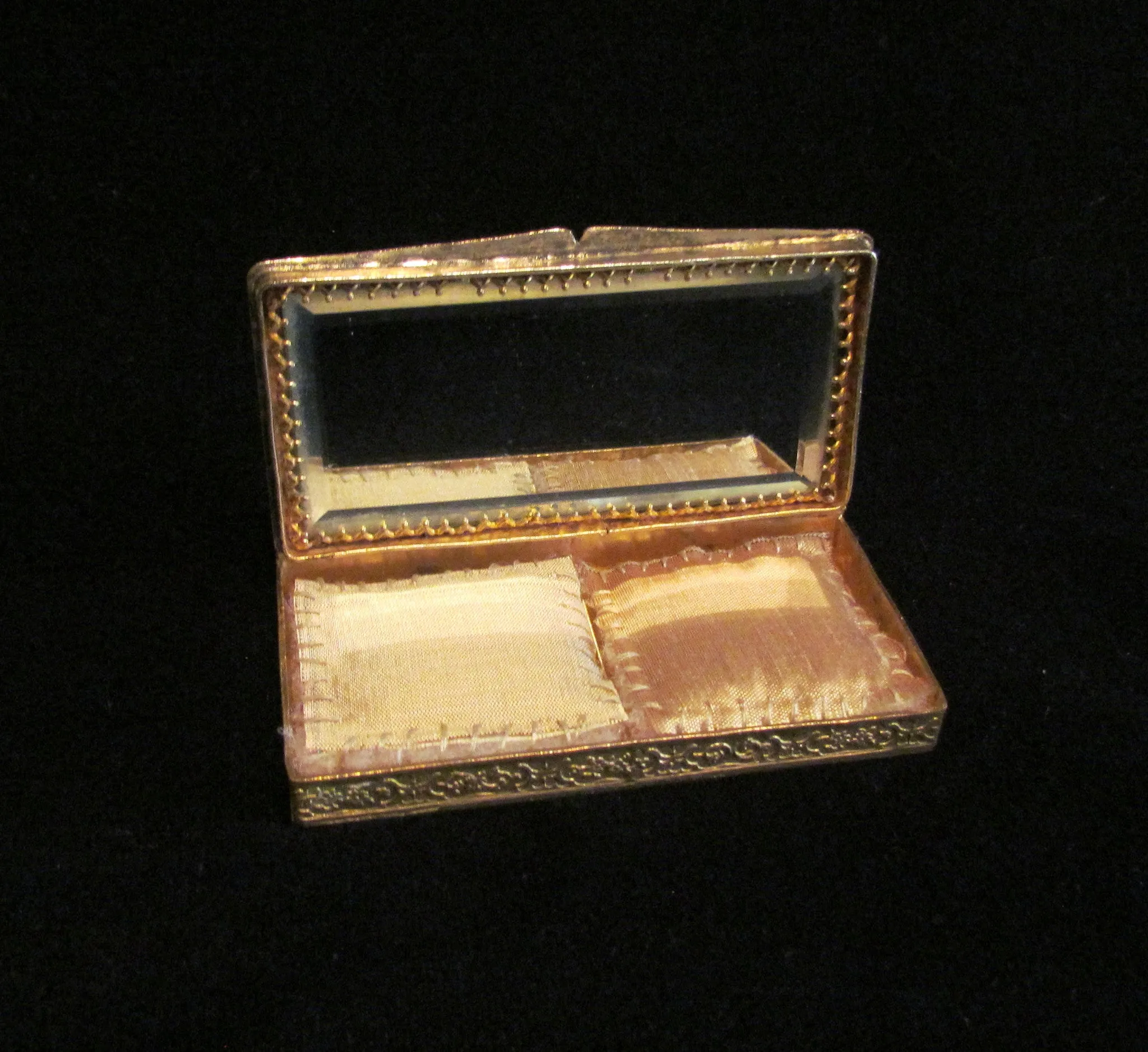 1800s French Portrait & Jewel Gold Ormolu Compact Antique 19th Century Excellent Condition